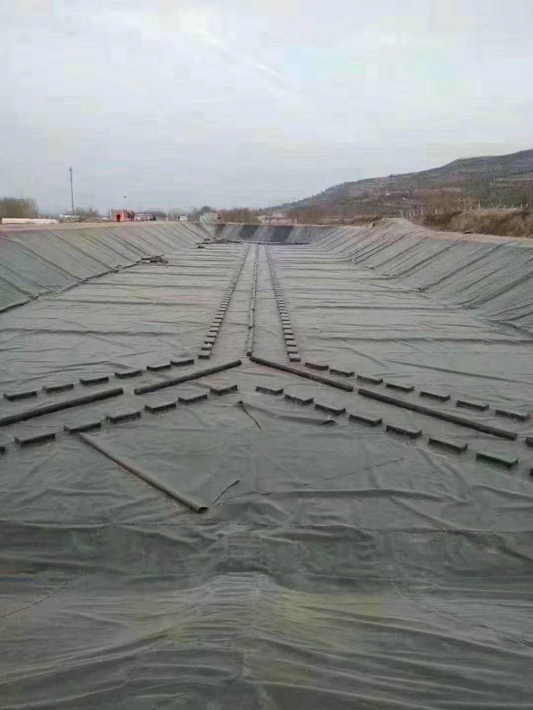 04mm糙面防滲膜價格